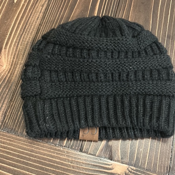 Two women’s CC beanies - Picture 3 of 9